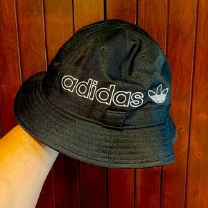 Adidas bucket hat